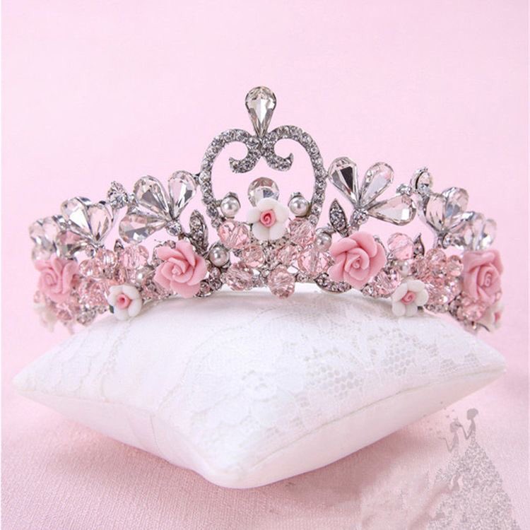 MiaMouris's tweet image. Princess mood👑 #primcess #crown #thursdayvibes