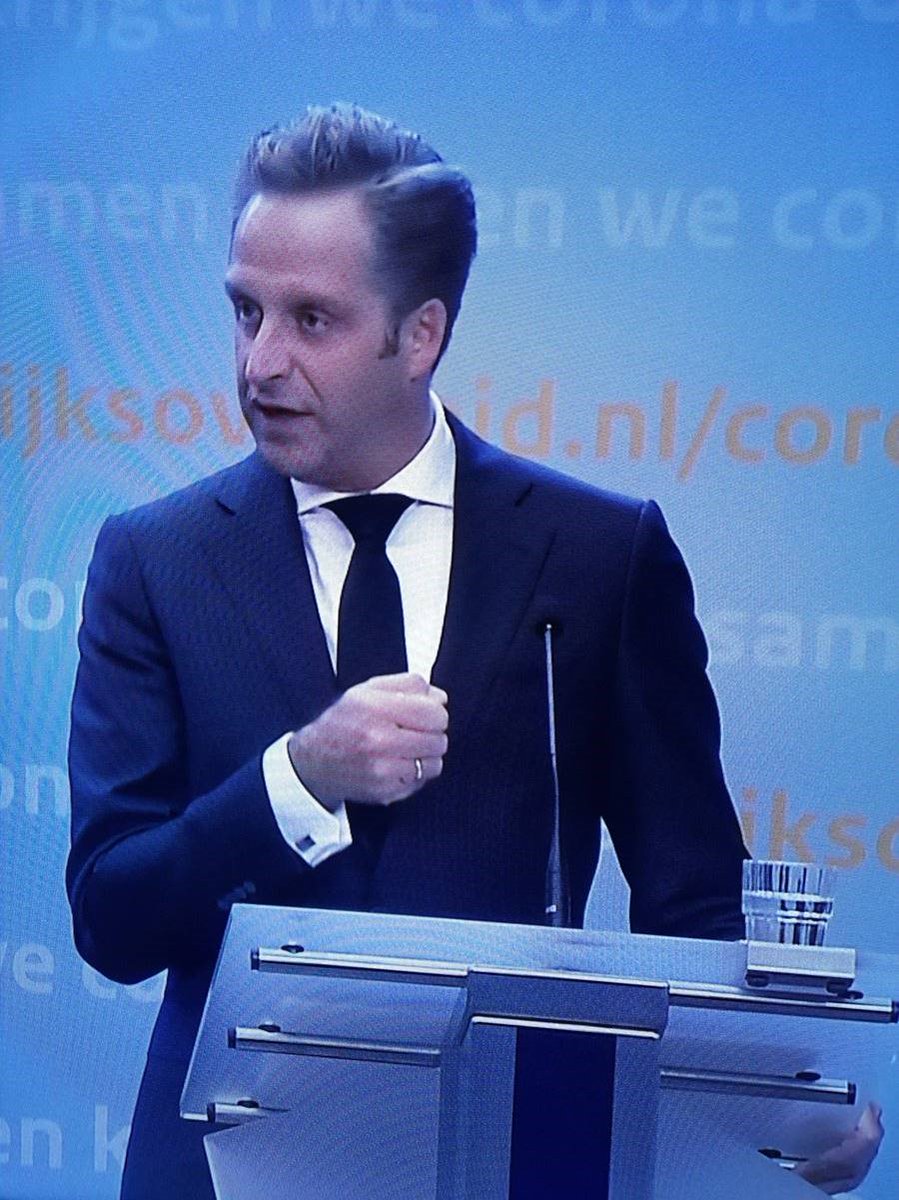 nkievandijk's tweet photo. Met de oproep van @hugodejonge tijdens de persconferentie wordt extra duidelijk wat de waarde van 'n #rondjelopen is! 
Daarom een blogje voor @wandelnet:
https://t.co/rtRxr1SEnJ https://t.co/uFUtnhPSGn