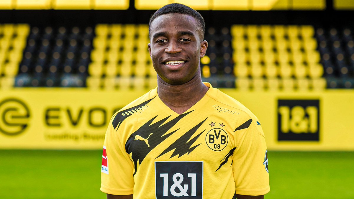 Squawka's tweet photo. Happy 16th birthday to the ultimate wonderkid, Youssoufa Moukoko:

◎ 88 BVB youth games
◉ 141 goals scored (!!!)
 
And now he can play in the Bundesliga. 🤩 https://t.co/cTXDpp5Q0q