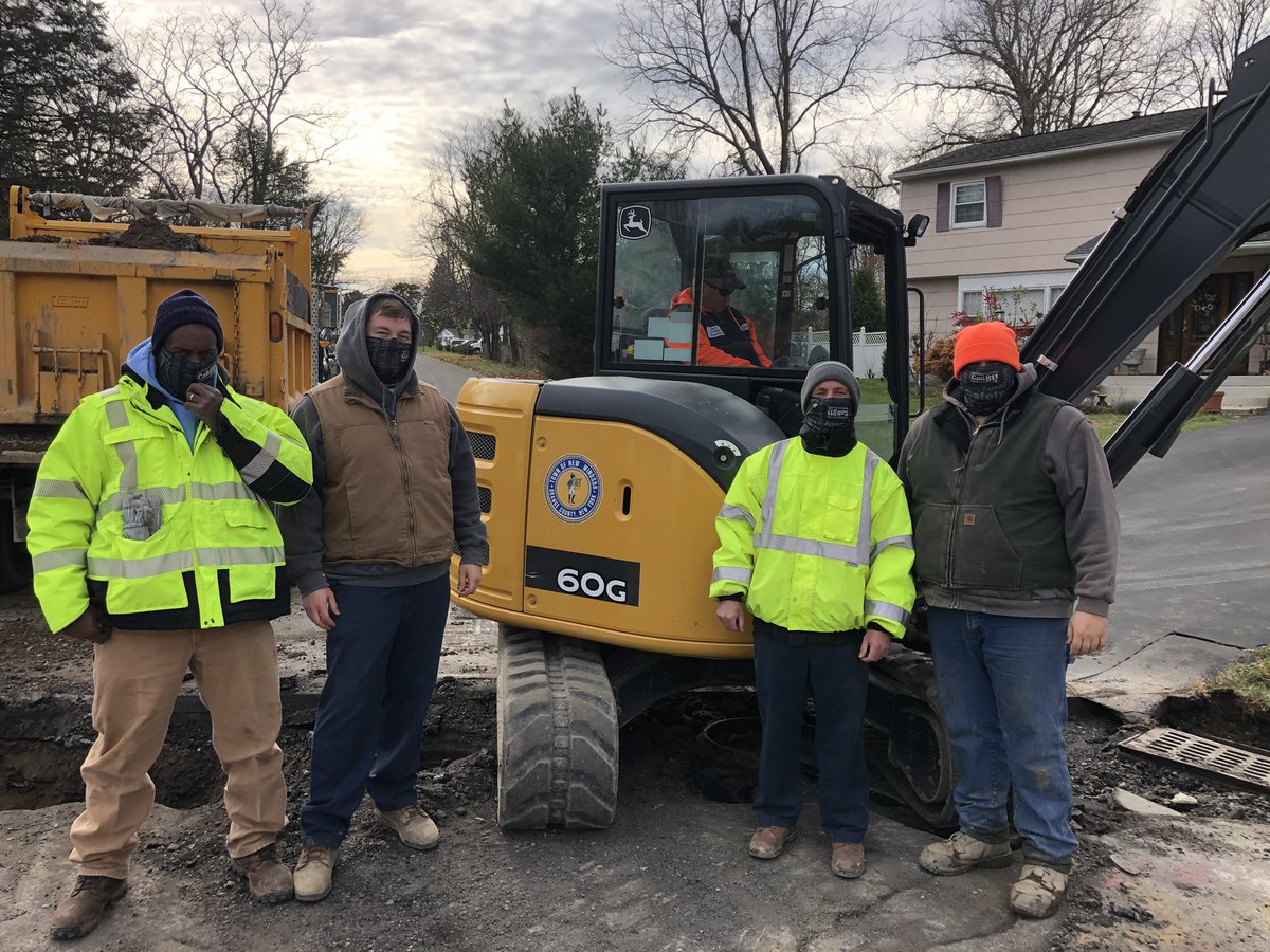 UDigNY_HVST_Rep's tweet photo. Town of New Windsor showing off our 811 buffs from Dig Safely New York #DigSafelyNY #811 https://t.co/YvHQXZUUDY