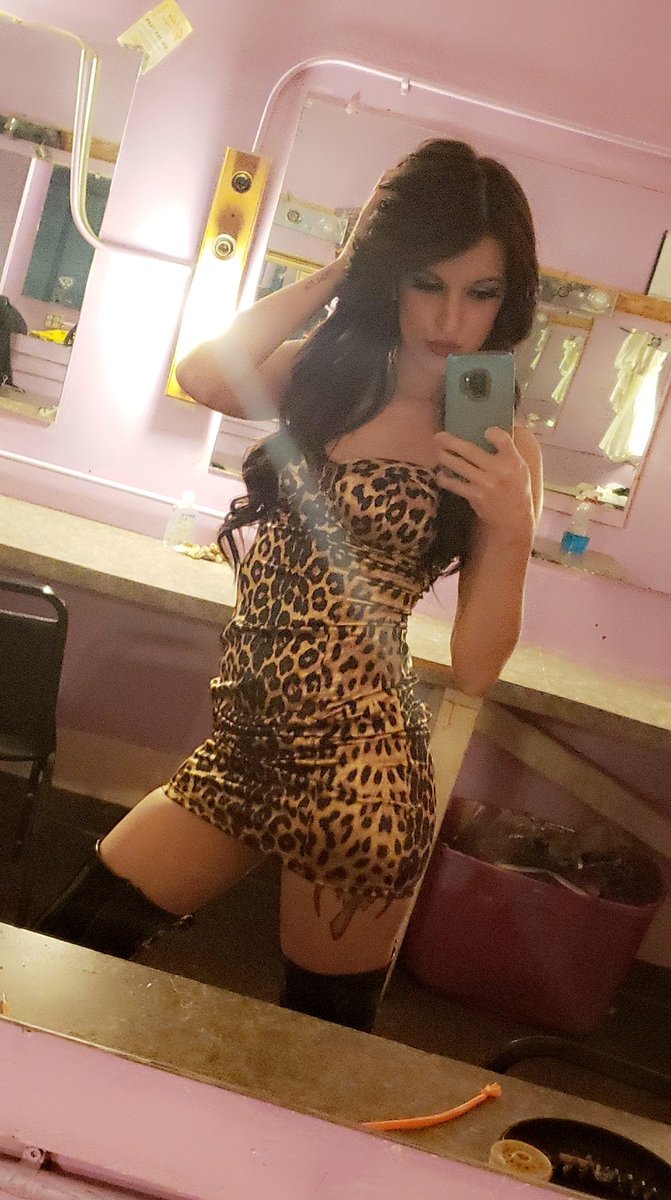 Catch me at Full Moon Saloon in Hurley WI tonight!!!
#hurleywi #fullmoonsaloon #wisconsin #feature #entertainer #featureentertainment #pole #performer #poleperformer #thursdayvibes