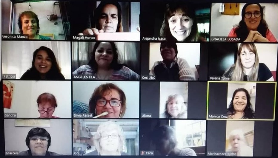 centromujervl's tweet photo. En el Día Internacional de la Mujer Emprendedora, saludamos a todas y cada una de las que dan vida a nuestros espacios.#diadelamujeremprendedora #emprendedoras #emprendedurismo #emprender #inclusionlabora @jorgemacri @soledadmartinez @gabisalusso @VivamosVL https://t.co/zNtK2qmLEN