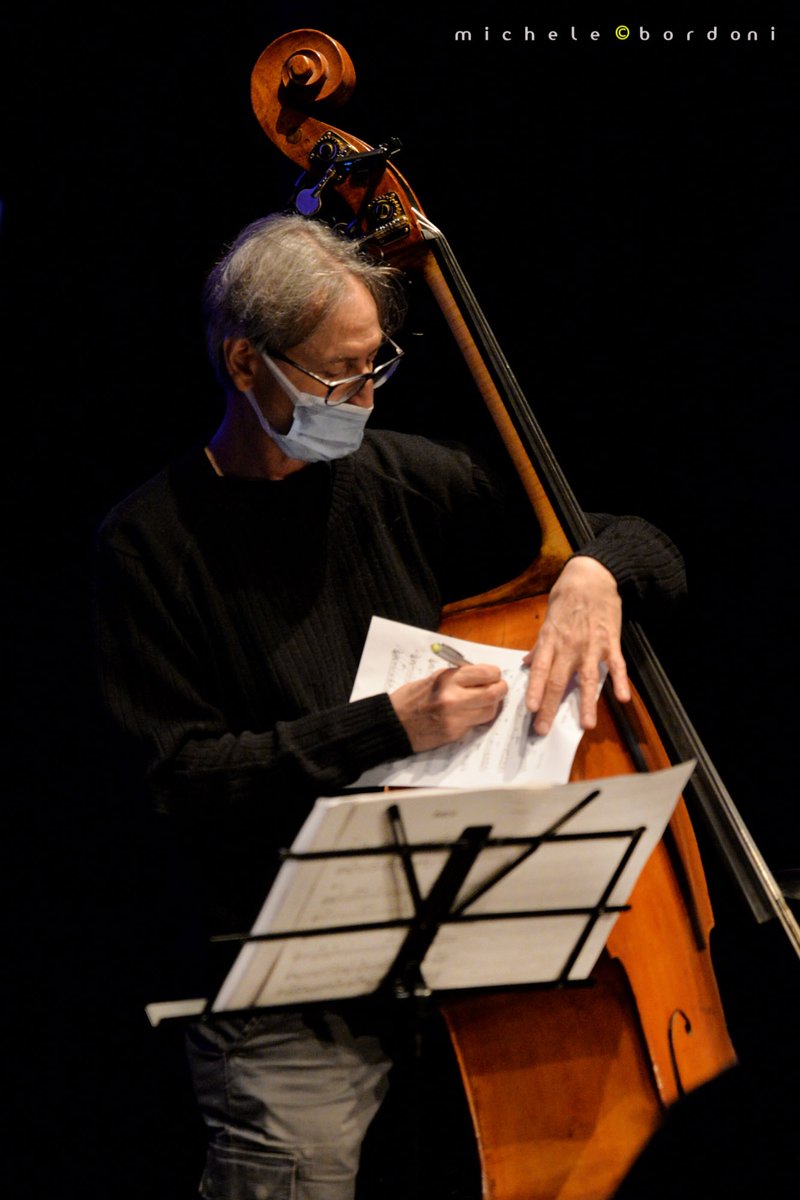 #DuemilaLibri
17 ottobre 2020 | Gallarate | Teatro Condominio | Max De Aloe Quartet

MAX DE ALOE armonica fisarmonica ROBERTO OLZER piano MARCO MISTRANGELO contrabbasso NICOLA STRANIERI batteria

tutte le immagini su
michelebordoniphotography.it