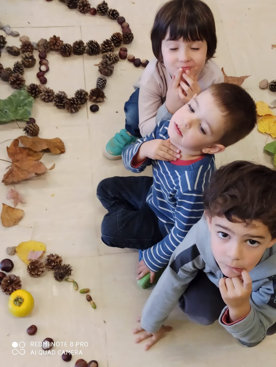 escolasantjoan's tweet photo. Land art cream 🍁🍂🌰
#escolasantjoan #berga #educacioinfantil #p4 #p5 #somdinfantil #papallones #fulles #pinyes #castanyes #plumes #caqui #gla #landart #descobrim #experimentem https://t.co/71VrksqvgZ