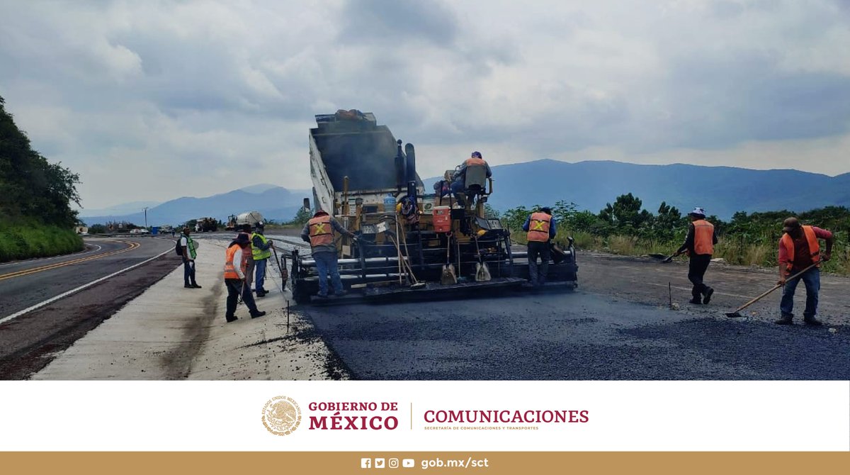 SICTmx's tweet photo. #ComparecenciaSCT

Conservación de la #RedCarreteraFederal

Se realizaron tareas de mantenimiento periódico y rutinario en los 40 mil 600 kilómetros de la red, así como la reconstrucción y conservación de 7 mil 395 puentes, además de trabajos de señalamiento horizontal y vertical https://t.co/LtdupFwGD5