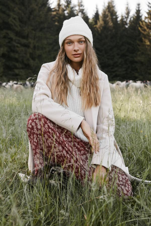 DamskieSprawy's tweet photo. Najnowsza odsłona mody kobiecej Sinsay na jesień i zimę 2020.
https://t.co/ymGmhDZKq1
#sinsay #moda #fashion #modakobieca #stylizacjejesienne #stylizacjezimowe https://t.co/QJlLC4Z5jk