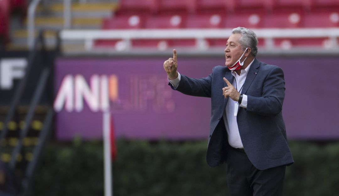 ⚽️: El entrenador del equipo Chivas, Víctor Manuel Vucetich declaró que la baja del mediocampista Dieter Villalpando del plantel de jugadores no fue sólo por el problema legal que tiene: “Esto viene con un antecedente mucho más atrás, esto fue la gota que derramó el vaso. Aquí... https://t.co/HxDt4C9ReY