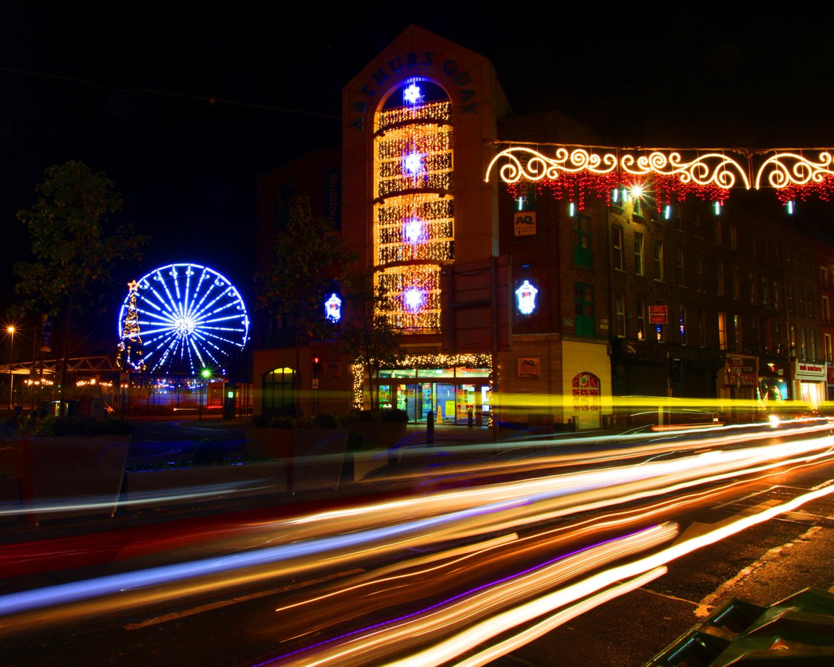 brendangleeso11's tweet photo. Xmas Lights in Limerick https://t.co/9rk2ijkhNX