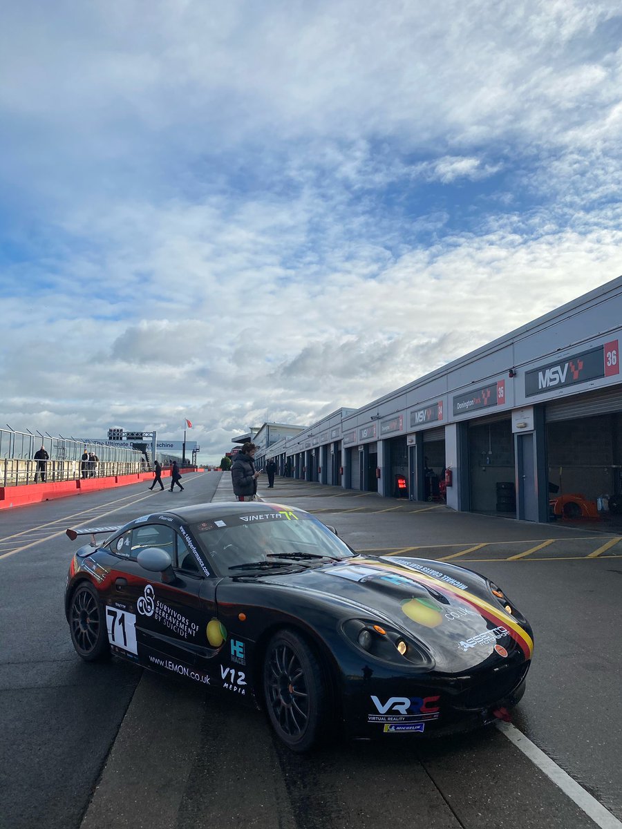 What a day <a href="/DoningtonParkUK/">Donington Park</a> 🤩 Progress was awesome thanks to the awesome support from <a href="/AssettoMsport/">Assetto Motorsport</a> and <a href="/CRobertson55/">Charlie Robertson</a> 

Even managed to capture <a href="/BTMotorsport/">Bobby Thompson</a> photo bombing 🤩