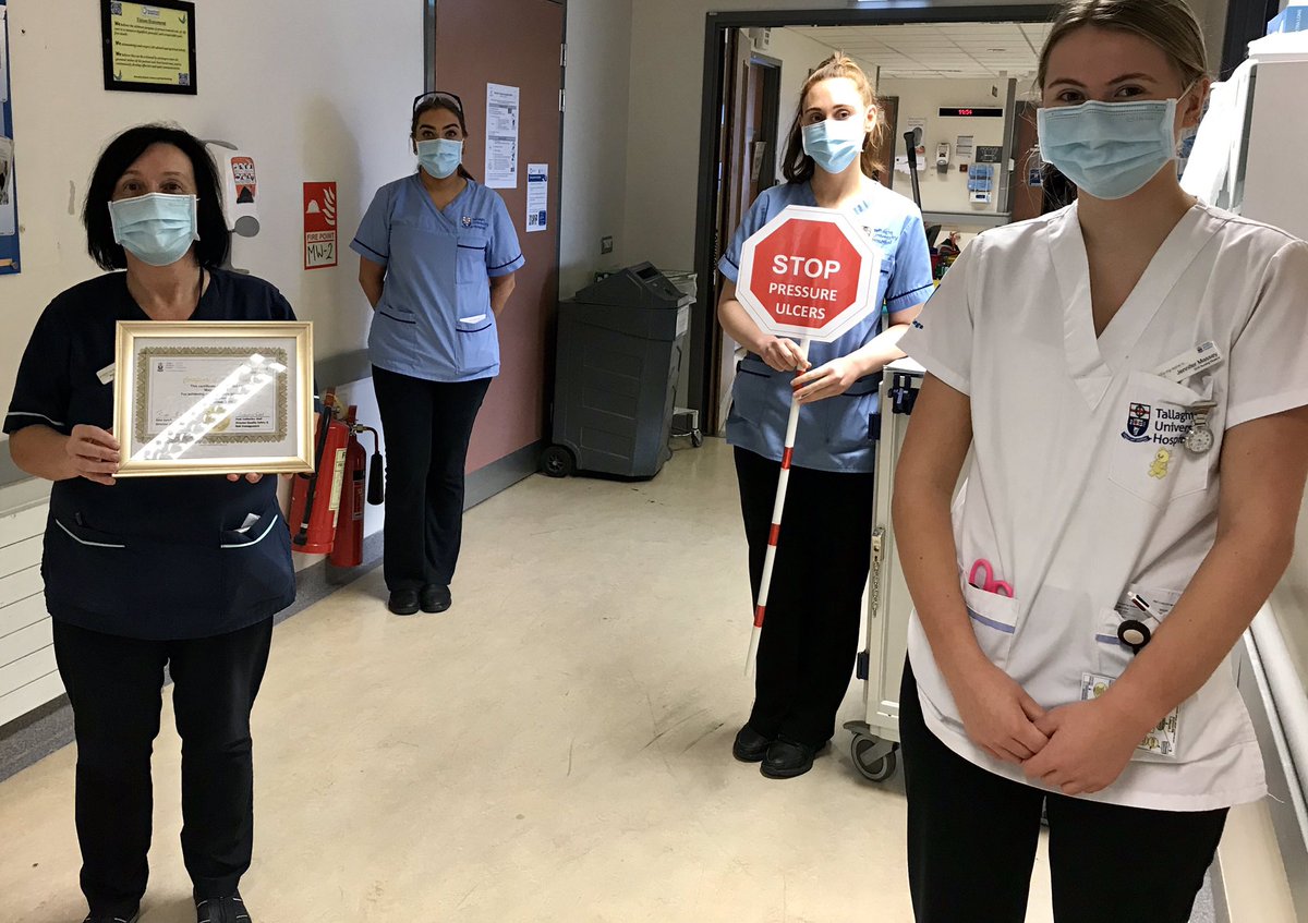 ainemlynch's tweet photo. Celebrating International Stop Pressure Ulcer day in TUH by acknowledging nurse colleagues who have achieved between 100 &amp; 300 days pressure ulcer free. #thinksskin #pressureulcerprevention #TUHworkingtogether https://t.co/UA1YZdAvdJ