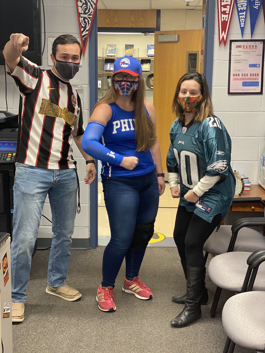 collscounseling's tweet photo. Game On at CHS! Sports Team Day #collsspirit https://t.co/QLvdIeFne6