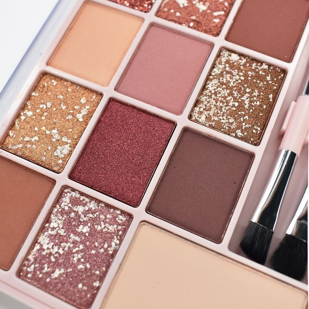 HardCandyLife's tweet image. don&apos;t blush, but we&apos;ve got some nudes for you! 💋 shop our #lookpro palette for less than $10 only @walmart
#hardcandylife
