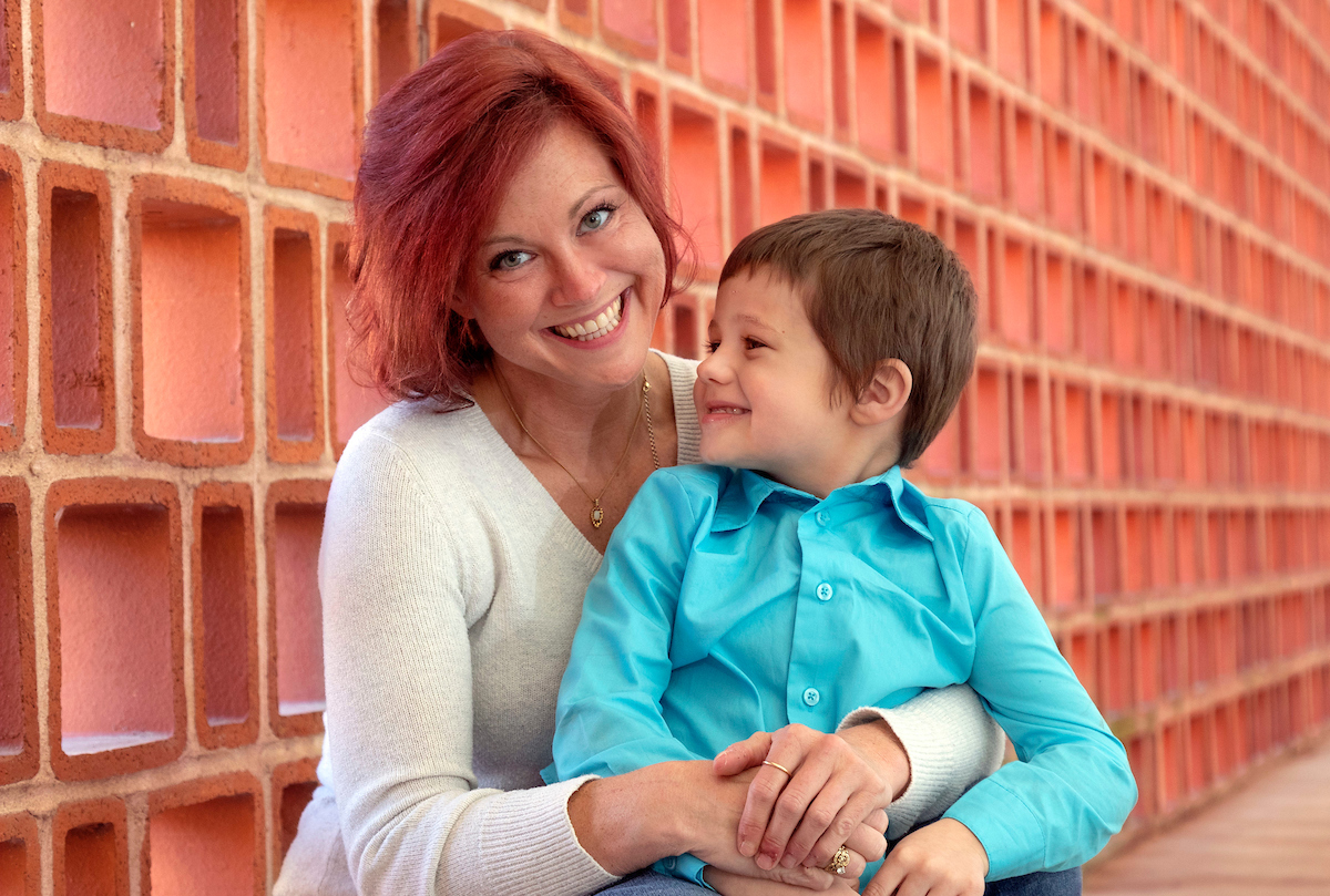 UALR's tweet image. "My mother told me that no one can take your education away from you. It’s an honor to be the first college graduate in my family, and it’s an honor to set an example for my son.”

First-gen student Erin Clement will graduate in 2021.

#FirstGenTrojan

ualr.edu/news/2020/11/1…