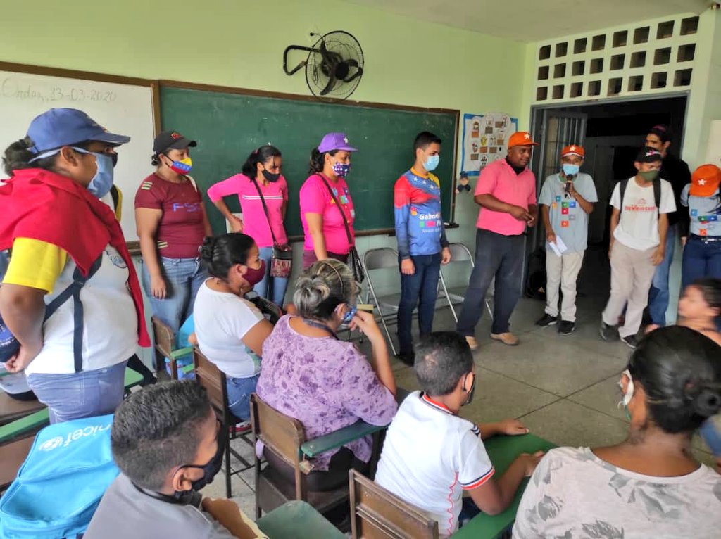 GabrielFrancoJ's tweet image. #19Nov | Desde el Sector Barrio Guayana, Circuito 2, Parroquia Unare participamos en Asamblea RAAS y nos desplegamos casa a casa en la comunidad. 

#VenVamosJuntos6D
#CLAPEnVanguardia
@nicolasmaduro @CCDariovivas @venjuventud2020