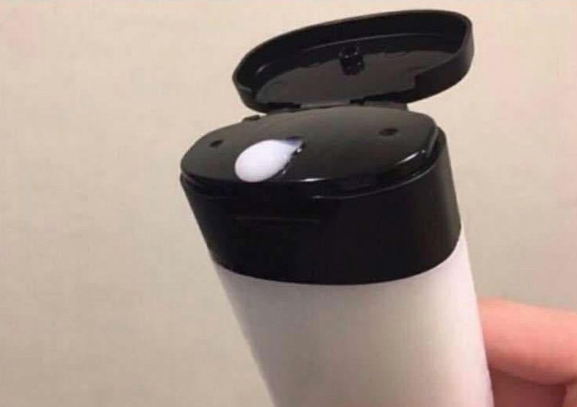 CauseWereGuys's tweet photo. *crush accidentally touches my hand* 
Me: https://t.co/1cDvj8fW8s