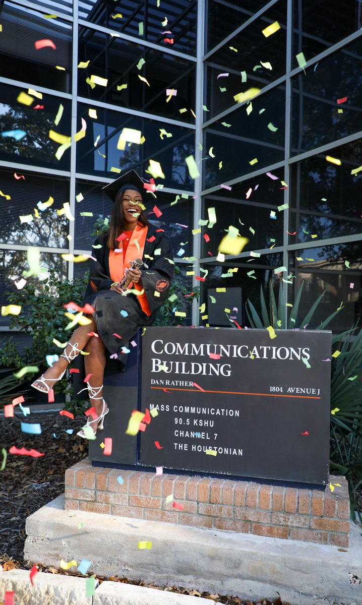 Kvsso's tweet photo. ISSA GRADUATE 🍾🧡

#finiSHed 

📸— @ShotsBy_Ju https://t.co/onrNhPFk4C