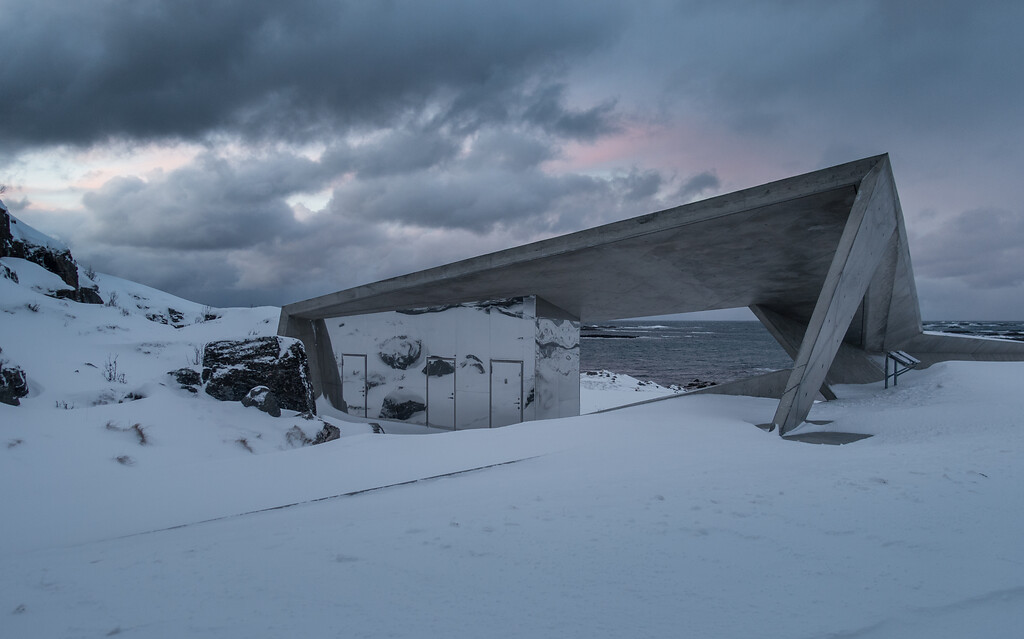 norvegefr's tweet photo. Aujourd'hui, c'est la journée mondiale des toilettes 🚽🧻 Si ça existe 😂 En #norvège, les designers et les architectes ont conçu des #toilettes qui se fondent dans le paysage et le résultat est plutôt réussi 😍 #WorldToiletDay #journeemondialedestoilettes #architecture #design https://t.co/faENmcUgdP