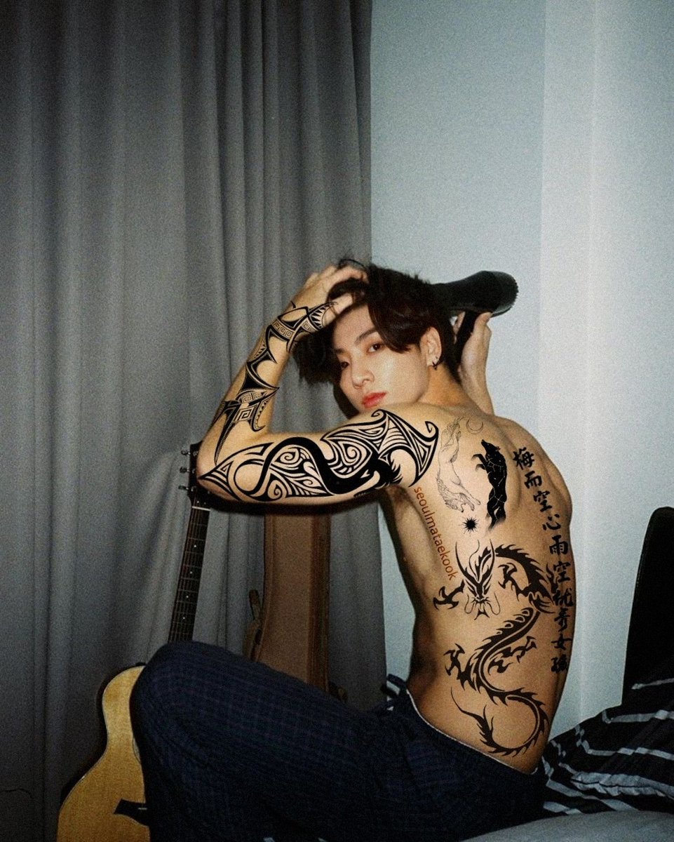 seoulmataekook's tweet photo. Morning of a tiring night 👬🏻
Photo by Kim 📷
#jungkook #kook #jungkookedit #jungkookedits #kookedit #kookedits #bts #taekook #kookv #btsedit #jungkooksexy #jungkooksexyedits #tattoo #jungkooktattoo https://t.co/xaH5rnesaV
