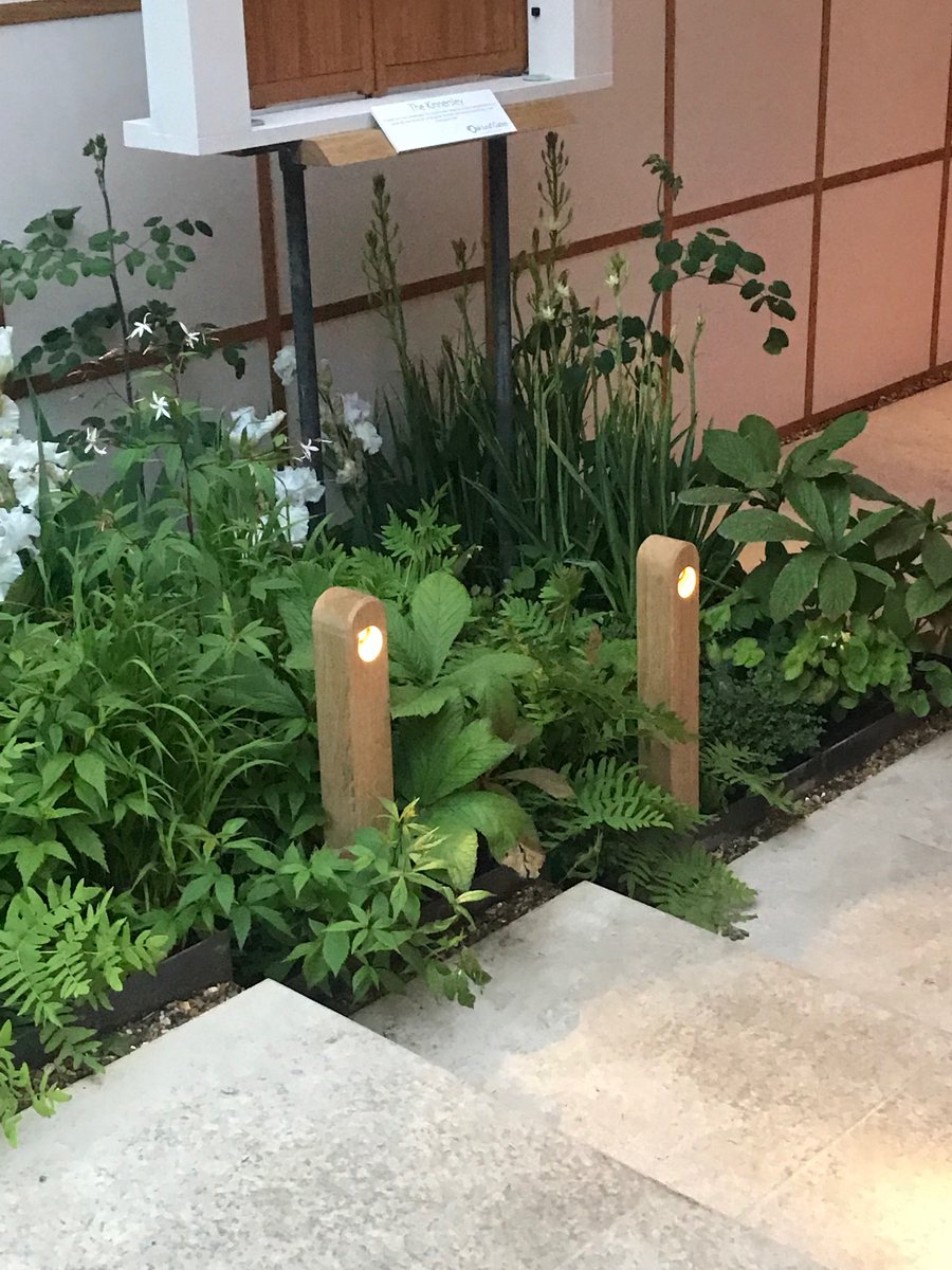 OakLeafGates's tweet photo. Struggling to see your way when you get home? Our oak bollard lights are the perfect way to light up your path or driveway. 

Order today - https://t.co/tg2GWMDyr1 https://t.co/bCYBjvo8oj