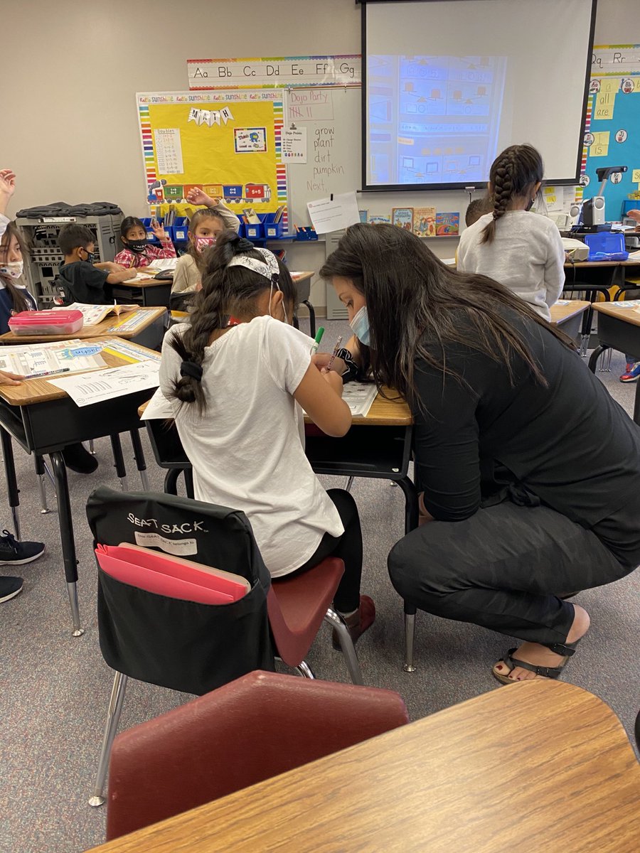 Oman_Maureen's tweet photo. Mrs Strand providing feedback to a student in Spanish!!  ⁦@GIPublicSchools⁩ ⁦@LincolnGI⁩ #WeAreGIPS https://t.co/g61n1S0jUB