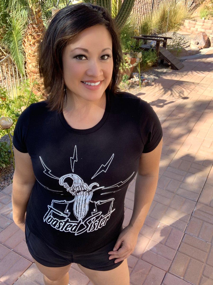LorraineChef's tweet photo. You wanna’ learn more about Indigenous Food &amp; Culture? Check out Toasted Sister podcast with Navajo journalist, Andi Murphy. She’s also on #2SharpChefs pod this week talking about Thanksgiving &amp; Native Food Sovereignty. #NativeAmericanHeritageMonth https://t.co/hDEDEvxmOs