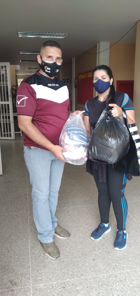 UETDT's tweet photo. Desde la @UETDT se brinda atención en el Punto de Asesoría Pedagógica a nuestros representantes y recibimos donativos para nuestros hermanos de junín, capacho y zorca. @MPPEDUCACION @MinJuventdyDep @charlychaves @psuvaristobulo @MervinMaldonad0 @FreddyBernal https://t.co/b0McTQEAo0