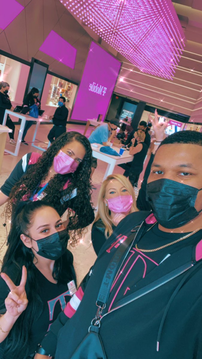 @THEREALTMOMIKE @gabrielabaralt @AlejandraTmo 🥳💜 #tmosouthbeach #signature