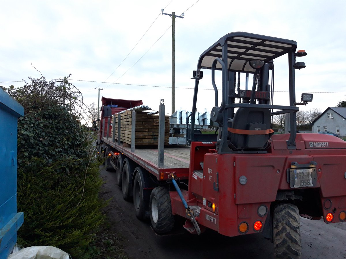 steelyman10's tweet photo. Final shed heading off to Moynalty this afternoon #rossdrumengineering #cecertified #steelfabrication #structuralsteel #kitbuildings #farmbuildings #grantsheds https://t.co/jirYYuIg5e