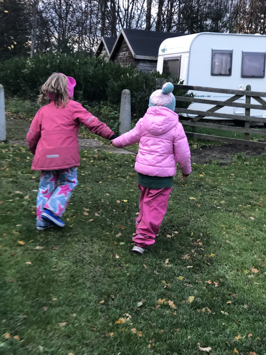 HumbieA's tweet photo. Giddy with joy that the storms have passed, we donned a million layers and ventures into the meadow for more den building and merriment #humbie #outdoorlearning #childledplay #winterwarmers https://t.co/Ki1Zpp2cnI