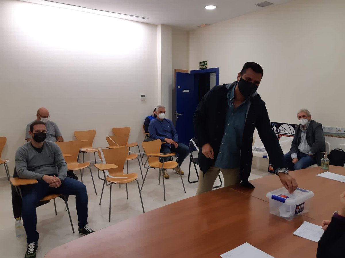 FMBMELILLA's tweet photo. #EleccionesFMB | Javier Almansa Diago elegido nuevamente Presidente de la Federación Melillense de Baloncesto @FMBMELILLA para el periodo 2020/2024.
Más info 👇👇
https://t.co/ovKfF9qm6L https://t.co/VVwJ9NG82o