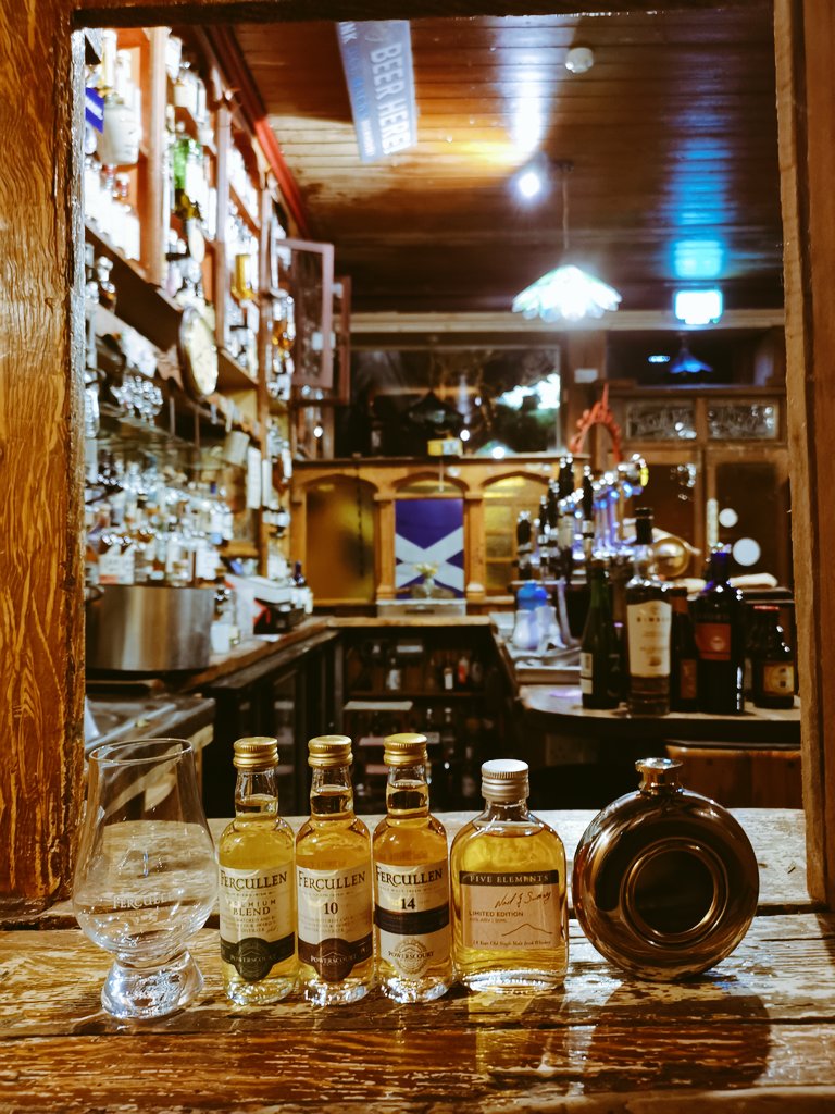 @talkdram Ready to rock here! Best seat in the house but it was a little cold and quiet so brought them to warmer climes @PowerscourtDist #FercullenWhiskey