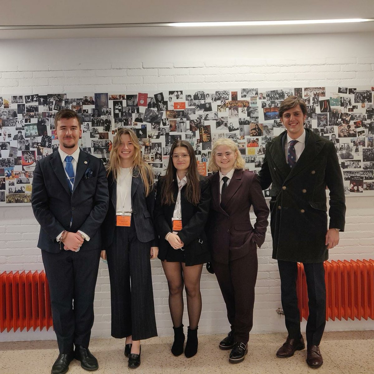 Este fin de semana tuvimos nuestro primer torneo presencial desde Marzo. El equipo conformado por Jon Diez-Iriondo, Teresa Millán, Mireya Gallego y Anne Urquizu, y firmado por Víctor Corpa y Miguel Serrano participó en el torneo académico Isabel de España.
¡Enhorabuena!