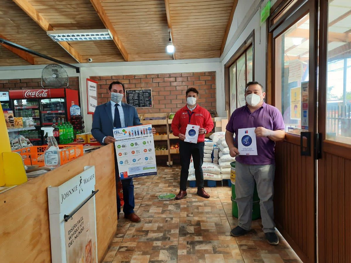 ISLLosRios's tweet photo. Director Regional @pabloalva visitando comuna de #mafil para difusión de #pasoapasocontigo, en compañía de autoridad local.
#Valdiviacl https://t.co/sX23SBYavb