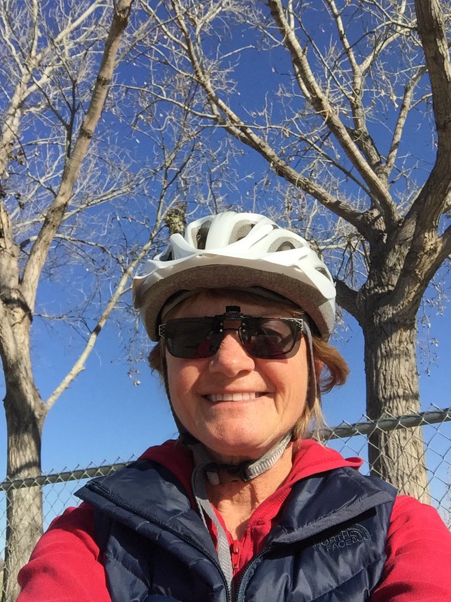 KellyFeehan2's tweet photo. Not often you can bike on November 19. Great way to spend lunch hour if a virtual conference. #WeRunExtension https://t.co/9iZIcBh5RD