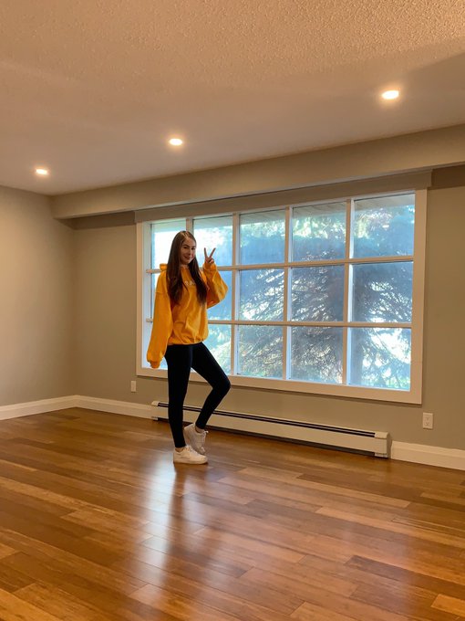 moving into my first place that isn&rsquo;t a total shithole!!! 🥰 thank you onlyfans https://t.co/RlEOsspy