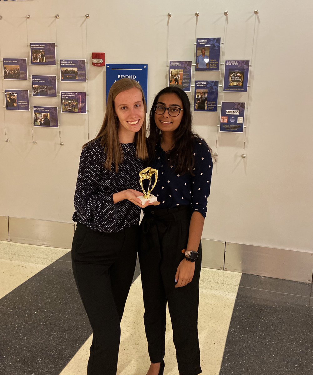 SicklerSophia's tweet image. hey @SandburgHS, for thankful thursday of #SpiritWeekChallenge, i’m thankful for the @SandburgDebate team! i’m so glad to be a part of such an amazing team with the best people by my side! #EastVsSandburg #BeatEast 💛💙