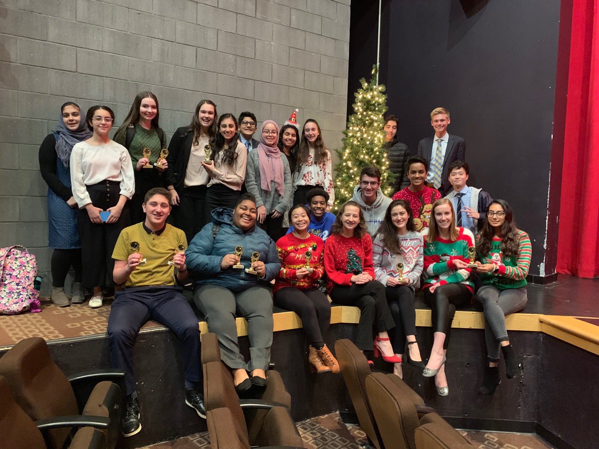 SicklerSophia's tweet image. hey @SandburgHS, for thankful thursday of #SpiritWeekChallenge, i’m thankful for the @SandburgDebate team! i’m so glad to be a part of such an amazing team with the best people by my side! #EastVsSandburg #BeatEast 💛💙