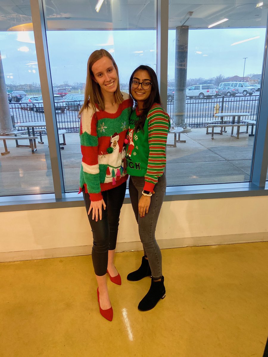 SicklerSophia's tweet image. hey @SandburgHS, for thankful thursday of #SpiritWeekChallenge, i’m thankful for the @SandburgDebate team! i’m so glad to be a part of such an amazing team with the best people by my side! #EastVsSandburg #BeatEast 💛💙