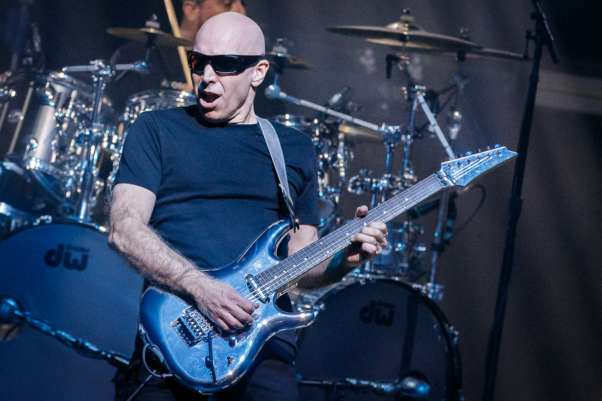 chickenfootjoe's tweet image. What Satch song melody will be your weekend earworm? 👽🎸