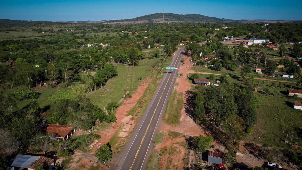 PresidenciaPy's tweet photo. La pavimentación asfáltica de 33,42 Km que conecta a las localidades de Caapucú y Quyquyhó en #Paraguarí, es una promesa de campaña cumplida. La obra impacta en unos 9 mil pobladores de la zona. La inauguración estuvo a cargo del presidente @MaritoAbdo y otras autoridades locales https://t.co/ne6FjSe2fC