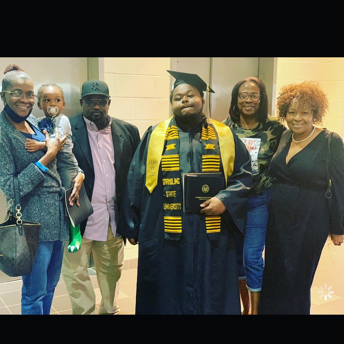 otd_sherm's tweet photo. ShermG OUT ✌🏾..... #gramfam #gramfamalumni #hbcugrad #blackexcellence #classof2020🎓 https://t.co/bfre31TFtK