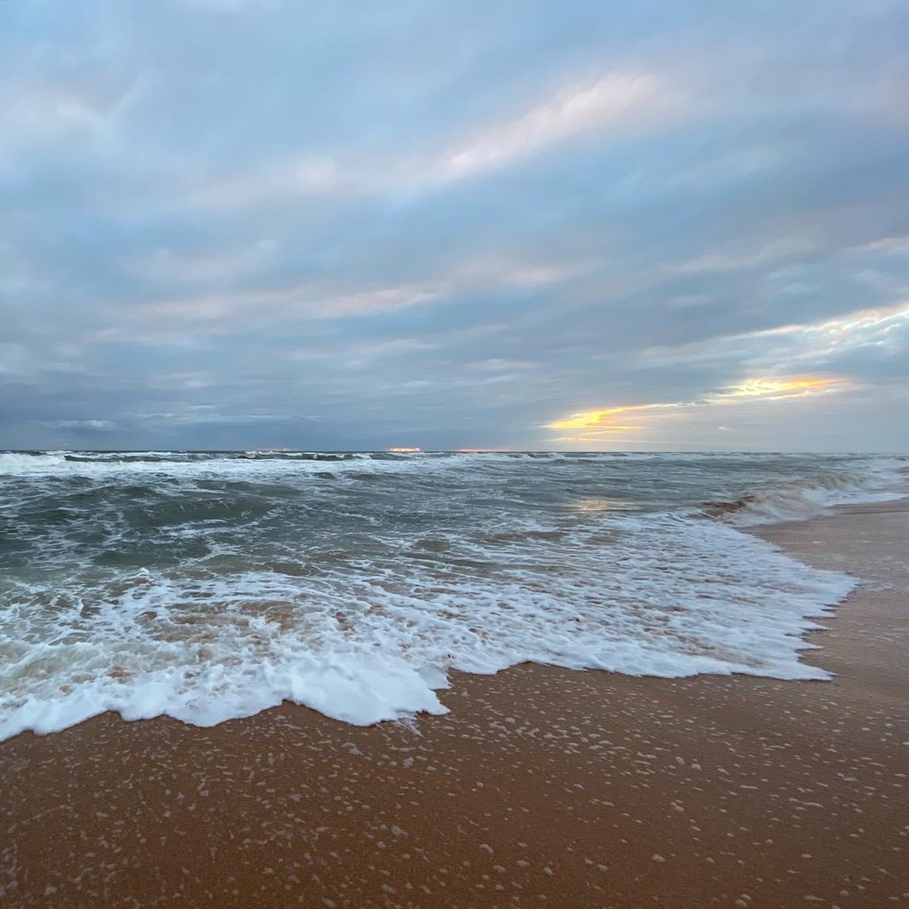 I am thankful for the dedication and persistence of those who want the best for our earth 🌏
.
.
#sunrise #flaglerbeach #bekind #flowlove #changeiscoming #mindset #positivevibes #flaglersurf