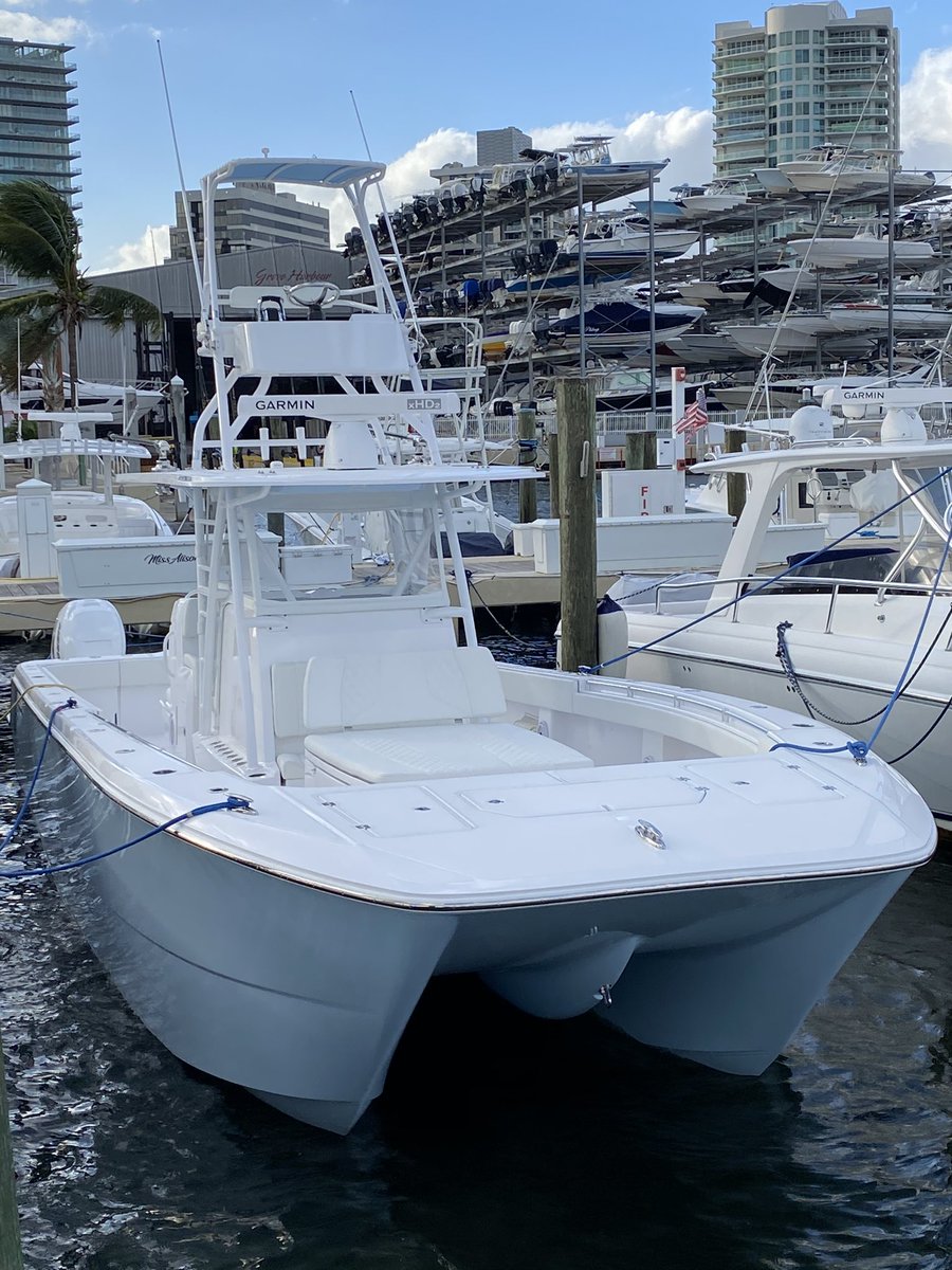 UnchartedWtrsTV's tweet photo. Got the new sled! Thanks @invincibleboats @MercuryMarine @garminfishhunt the 35 Cat is out of this world! #fishing #whenyoureserious #miami https://t.co/e3pmThB9Js