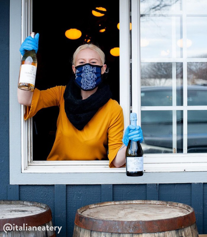 exploreminn's tweet photo. Now, more than ever we need to support Minnesota hospitality businesses. Order takeout from local restaurants, curbside cocktail kits and growlers galore. Give the gift of MN and support local shops statewide. #GetTakeoutMN #OnlyinMN https://t.co/CMXvT9Gk7y
