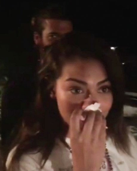 galshani1's tweet photo. Demet Özdemir as Kermit https://t.co/PpTu7uQsQz