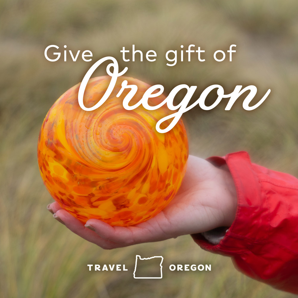 TravelOregon's tweet photo. The holiday season is upon us — and you don’t have to look far to find handmade and thoughtfully curated gifts in Oregon. This year, show your love for local businesses and give the gift of Oregon. 

Check out our suggestions for your shopping list at https://t.co/DmORUd0jcq https://t.co/WcliTz6Fje