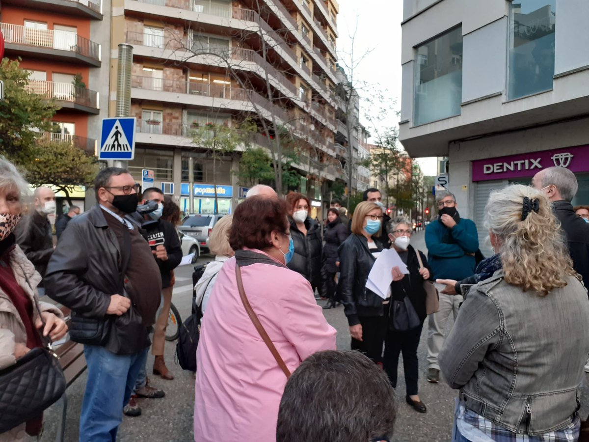 Unidoscontraid1's tweet image. Hoy en la puerta de la clínica de Girona