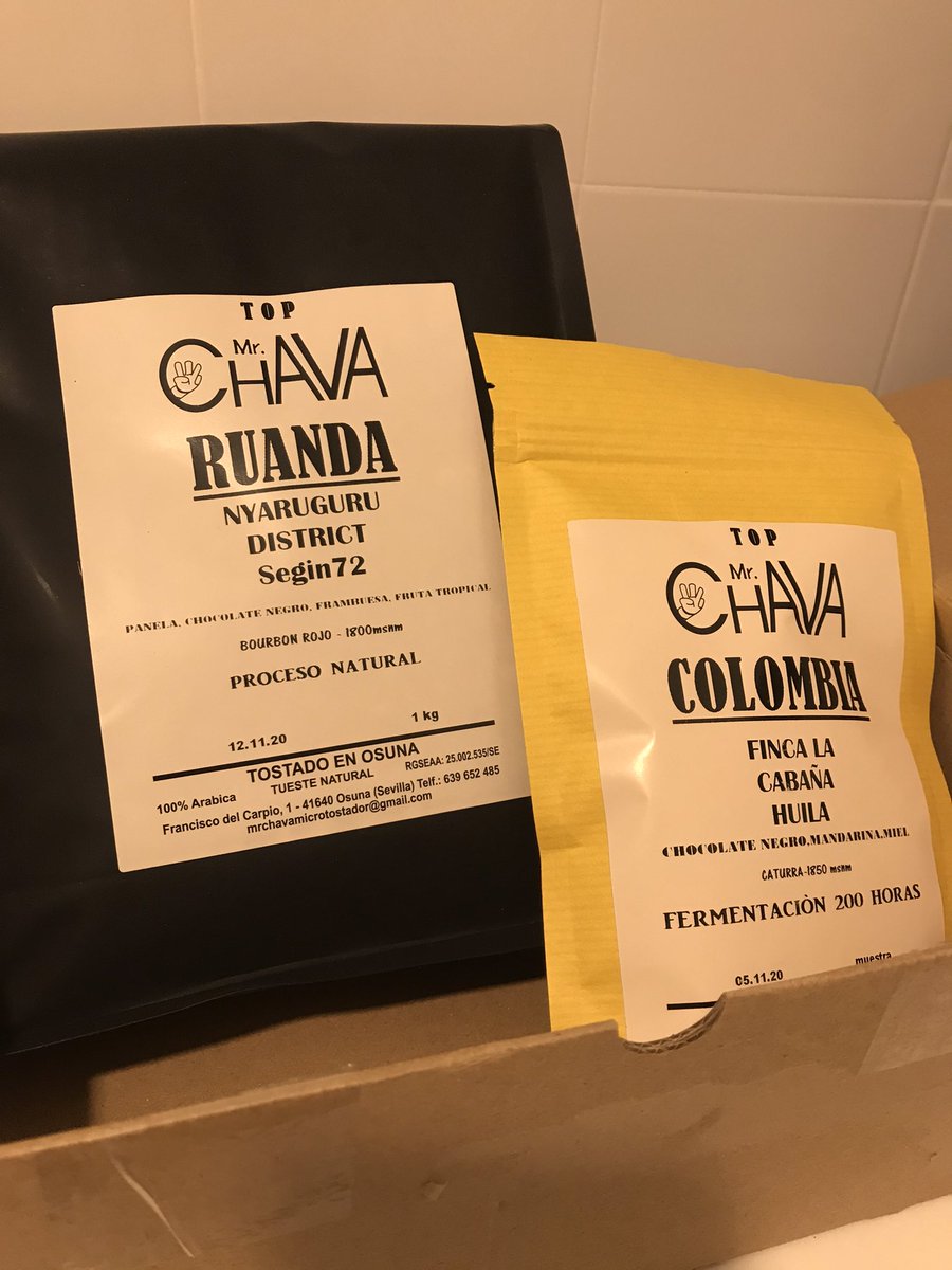 今回の<a href="/mrchavacafe/">mrchavacafe</a> さんからのルワンダは、前回サンプルで頂いて気に入ったナチュラル。袋を開けてすぐにこれはちゃんと飲まなければ、と思いました。今回のおまけサンプル(いつもありがたいお心遣い)はコロンビア、ウイラの200時間発酵と言うもの。