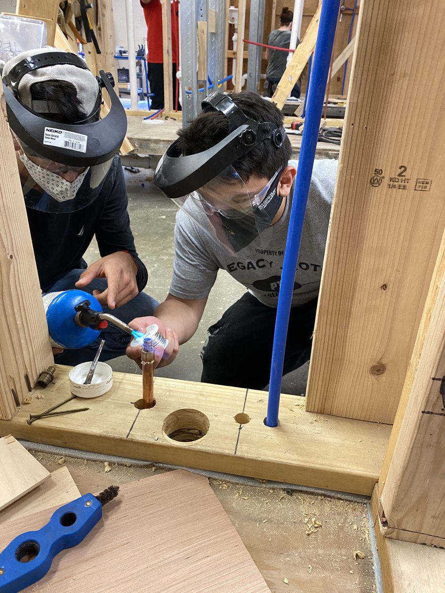 Plumbing top out: Teams are installing supply system in their trainers! #SkilledTrade ⁦<a href="/NCCER/">NCCER</a>⁩ ⁦<a href="/mansfieldisd/">Mansfield ISD</a>⁩