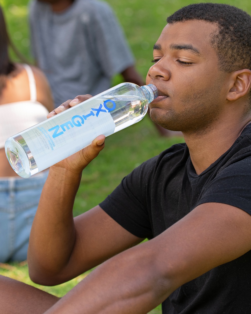 Stay hydrated, stay happy. OXIGEN is pH balanced with electrolytes and supercharged with oxygen – all to help you Recover + Rise. #DrinkOXIGEN
